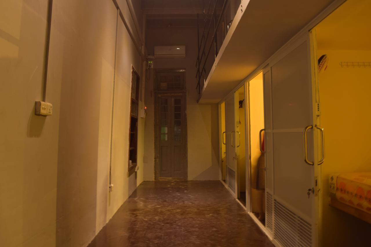 21 Hostel Yangon Bagian luar foto