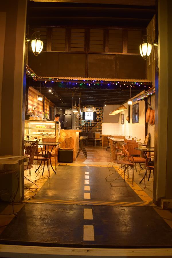 21 Hostel Yangon Bagian luar foto
