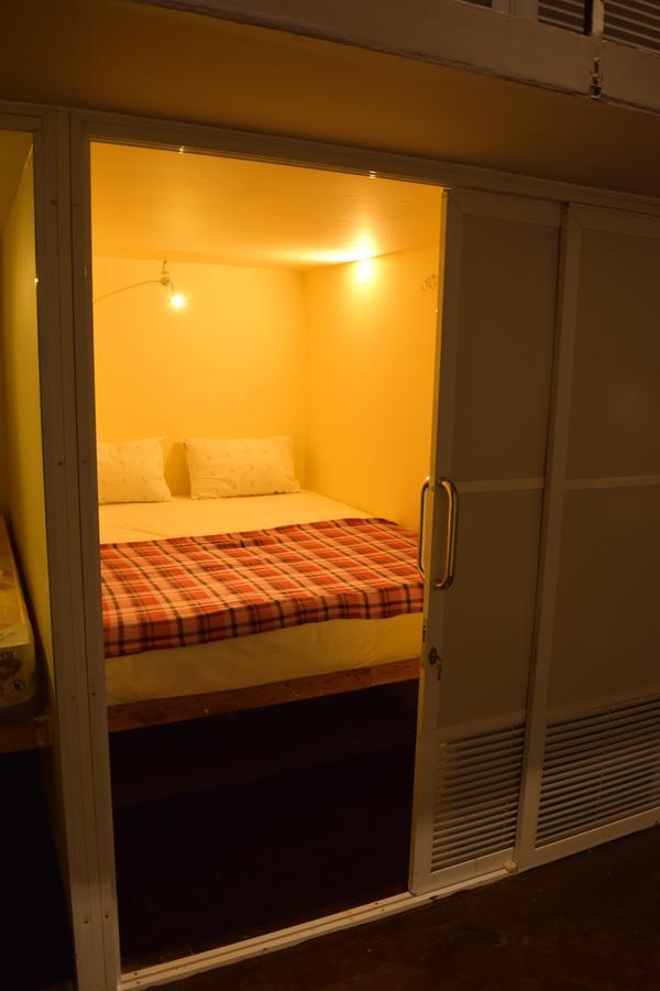 21 Hostel Yangon Bagian luar foto